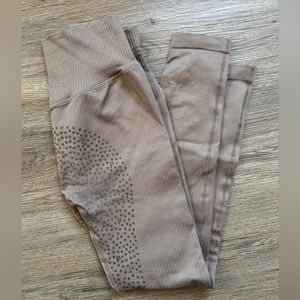 Pomme Wendy Nougat Seamless Ribbed Riding Leggings Size Medium